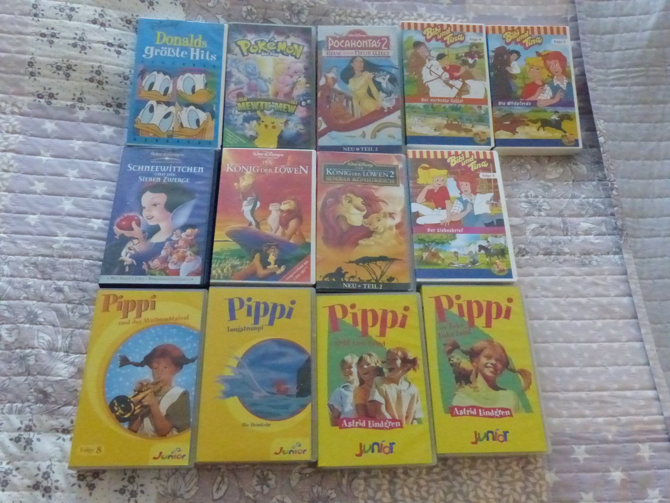 Kinderfilme, viele Videokassetten, auch einzeln zu kaufen.