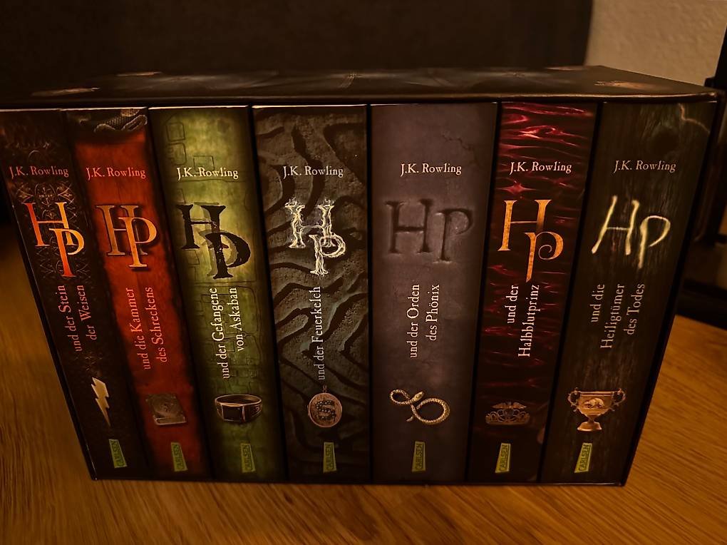 Harry Potter Taschenbuch Box Set + Hogwarts Library