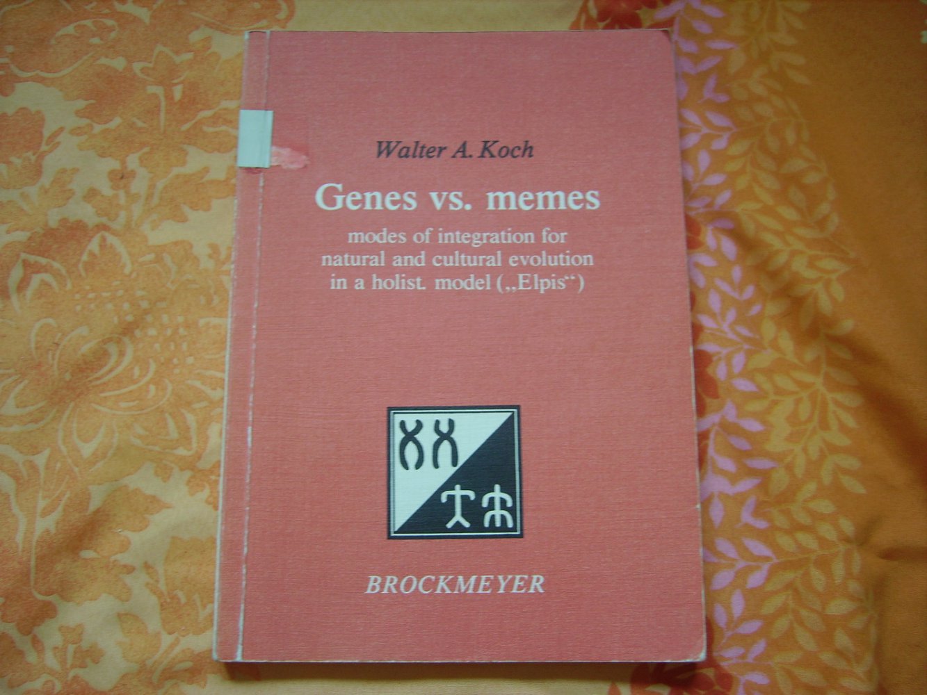 Genes vs. memes - Modes of integration for natural and cultural evolution in a holist model (