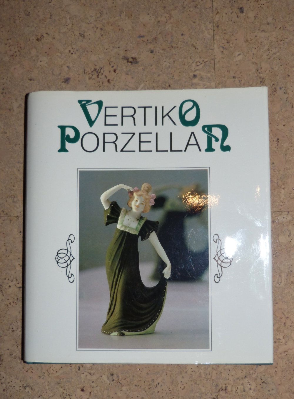 Vertiko Porzellan von Georg Brühl, Kulturgeschichtlich