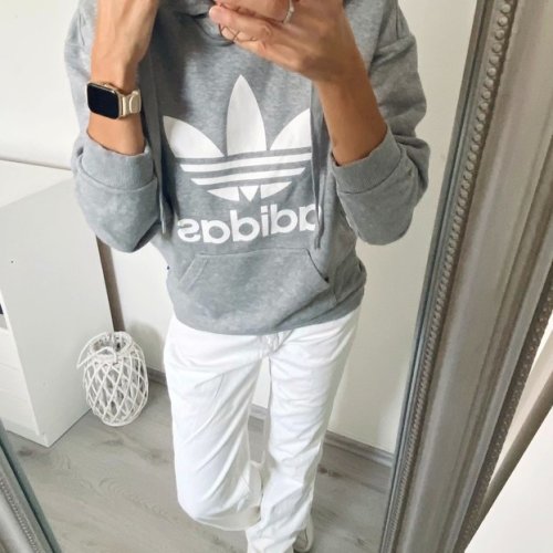 Yvonne28