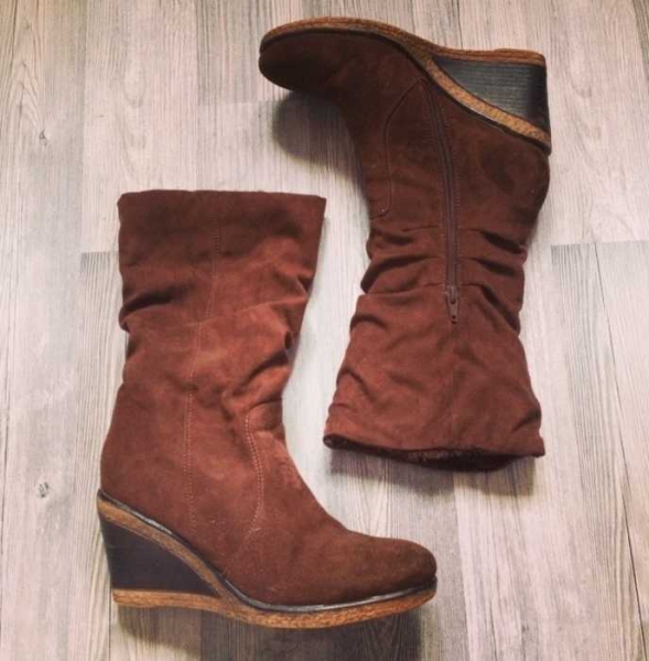 Braune Keilabsatz Stiefeletten Braune Keilabsatz Stiefeletten