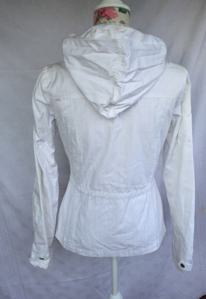 Weiße Bench-Jacke