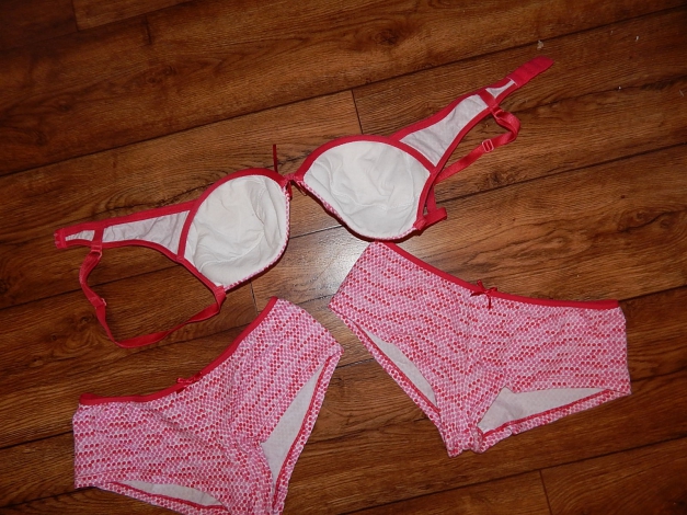 Süßes Wäscheset Leichter Push Up BH und 2 Slips Gr. 40 rot/ weiss