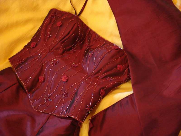 Abikleid Ballkleid Abendkleid weinrot von Yves Calin Paris mit Röschen und Perlen