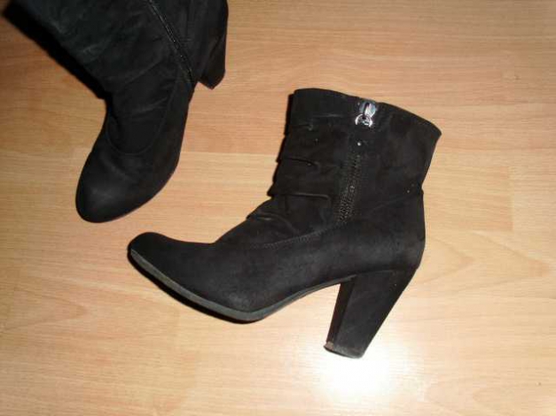 Schwarze Stiefeletten mit Reißverschluss, Gr. 38