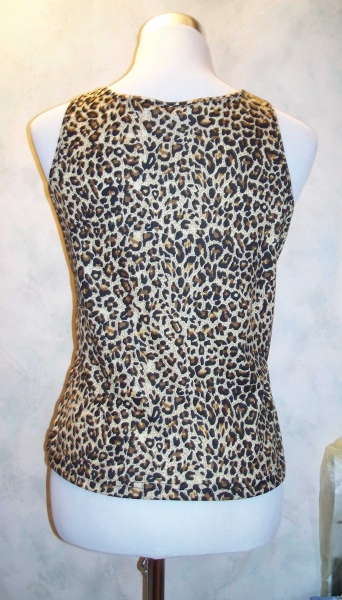 X-MAIL// Leo-Top mit V-Ausschnitt und Cut-Out Gr. 38/ 40 NEU