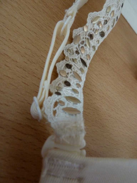 BH 70 A, Hunkemöller, creme, abnehmbare Träger, NEU