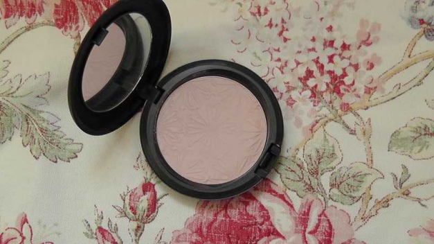 MAC *Light Sunshine* Beauty Powder