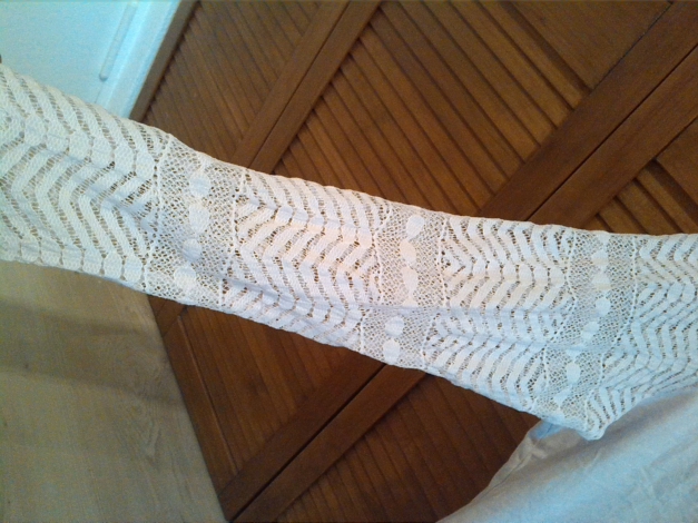 Nude farbenes Langarmshirt mit Spitze und Kragen 