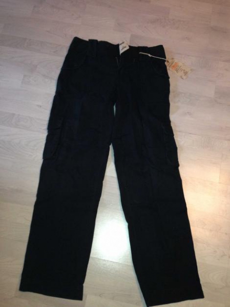 Schwarzehose von der Marke Surplus
