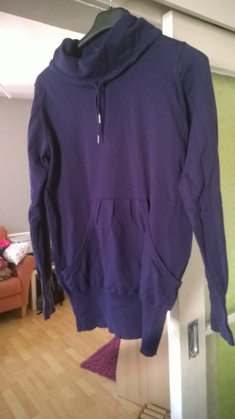 lila rollkragen pulli
