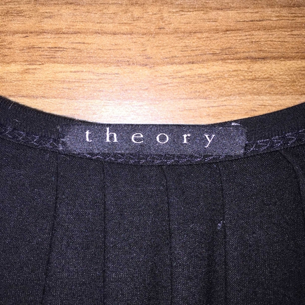 Exklusives Markenkleid THEORY