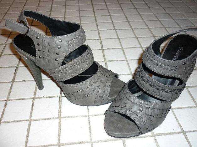 High-Heels mit vielen Details