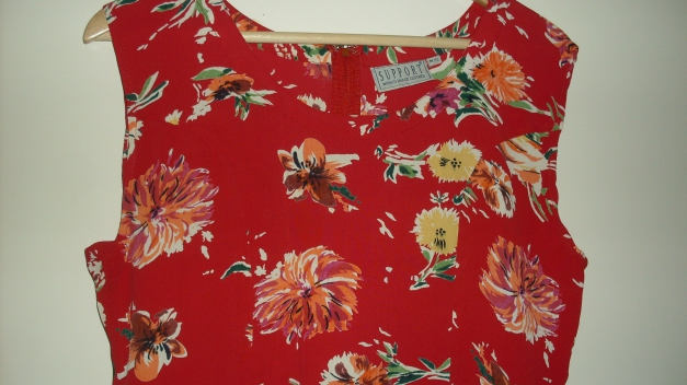 Kleid rot mit Blumenmotiv in lang 