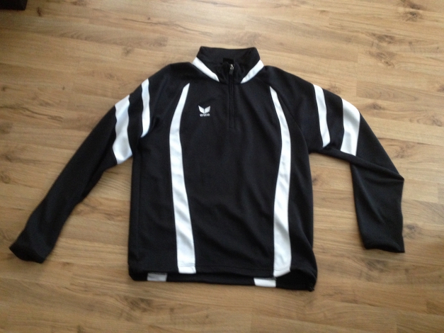 Schwarz- weißer Pullover von Erima