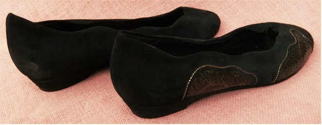 Echtleder Pumps von Salamander - Obermaterial Rauhleder schwarz - Größe 40 