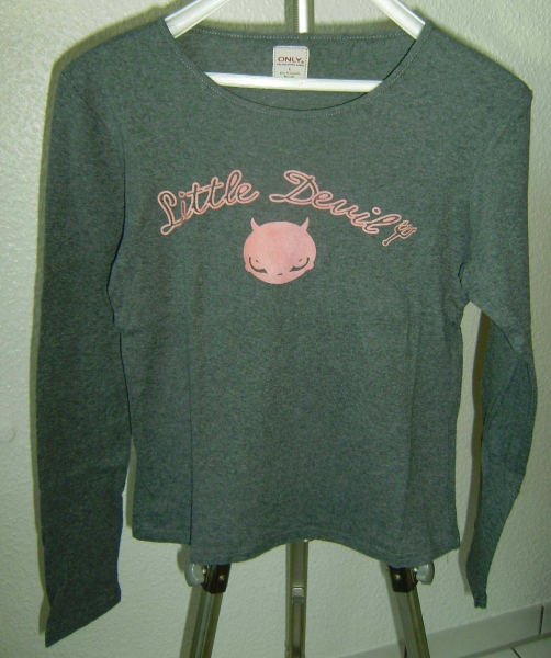 Langarm-Shirt grau, Print “Little Devil” von Only in L