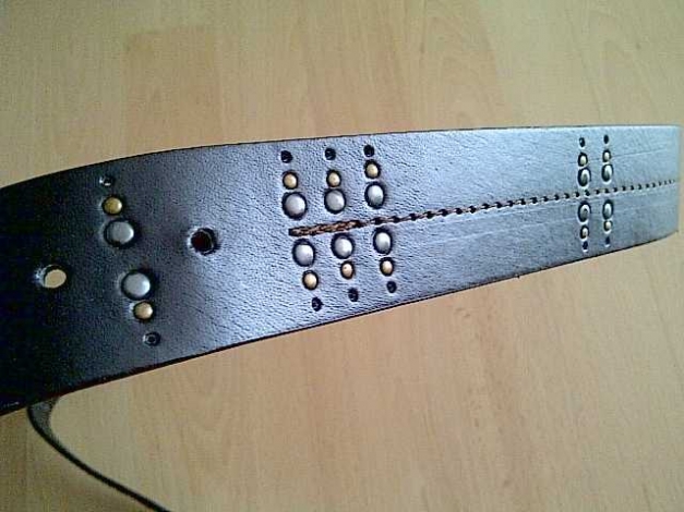 Nietengürtel braun