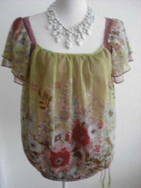 Romantische Bluse mit  Blumen