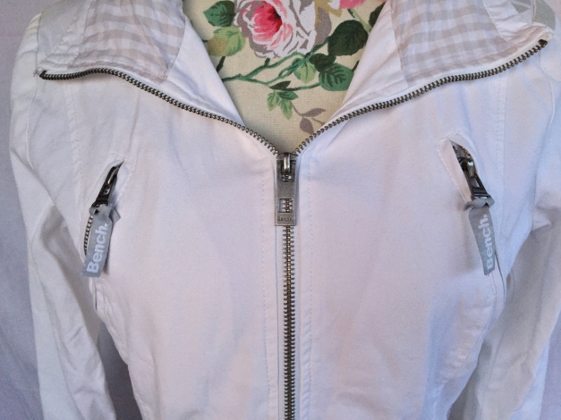 Weiße Bench-Jacke