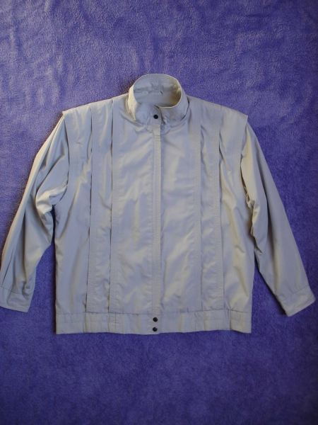 hellgraue Sommerjacke oder Weste