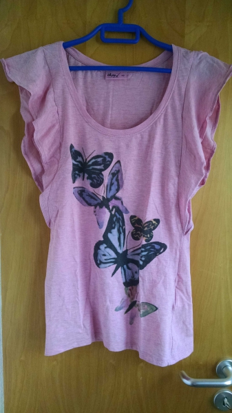 Rosa Schmetterlingsshirt mit ausgefallenen Ärmeln