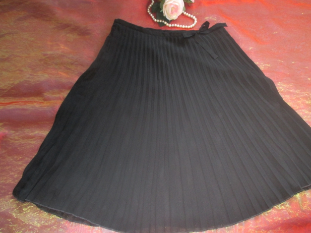 NEU * Edel * Seiden- Chiffon * Crepe de Chinè * Pliseè- Falten * Rock mit Romantik- Schleife 