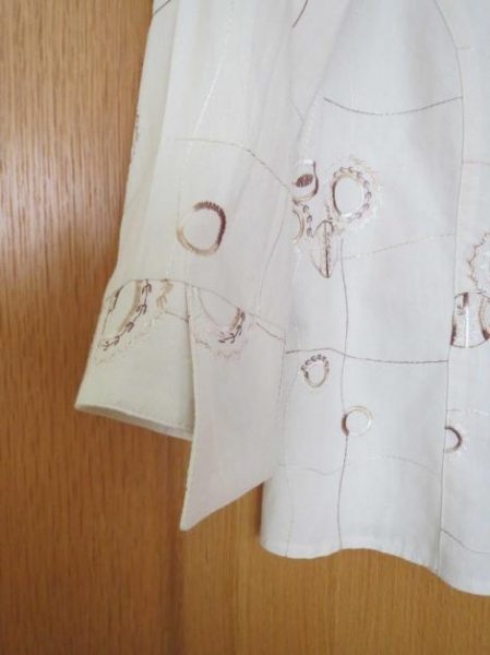 Bluse, Gr.42/M, 3/4 Arm, bestickt, beige