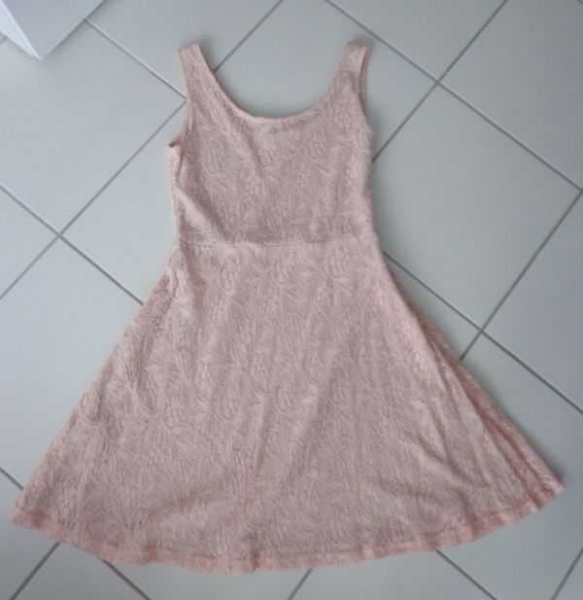 Spitzenkleid in nude/rosé