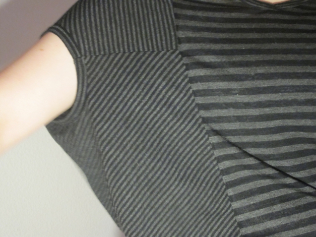 schwarz-graues Fledermaus Shirt
