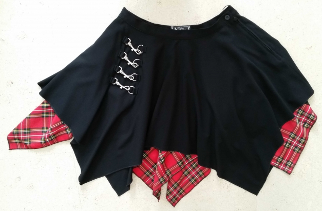 Gothic Punk Rock Schwarz und Rot Schottenmuster Tartan mit Zipfeln