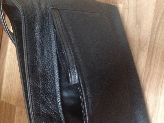 schwarze Handtasche