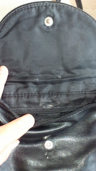 Schwarze Tasche klein halbrund mit Fransen H&M kleine macke