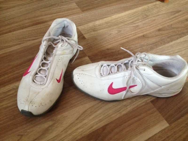 weiße Nike Sportschuhe (38)