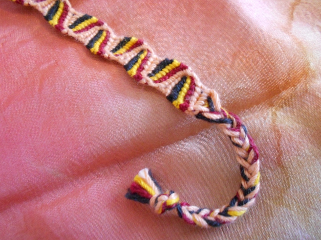 Armband | Freundschaftsarmband rosa-rot-gelb-schwarz