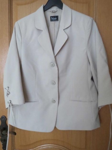Kostüm: Rock, Blazer,hellbeige,sehr schön,neu