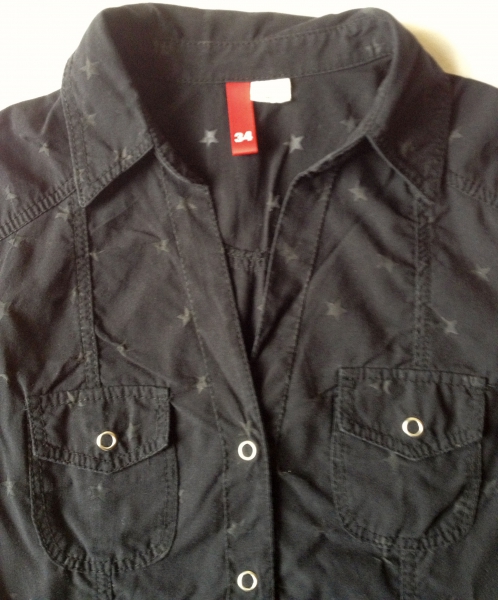 Coole Bluse mit transparentem Sternchenmuster von H&M
