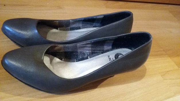 schicke graue Pumps