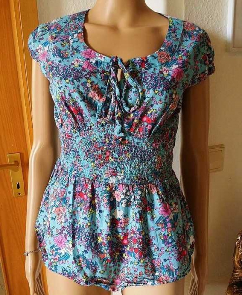 Schöne Bluse in Blummenprint von Qutfit Fashion