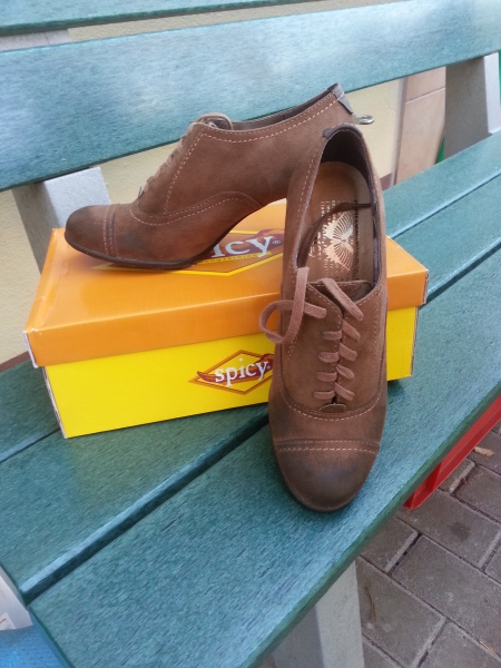 braune Pumps zum Schnüren Basic