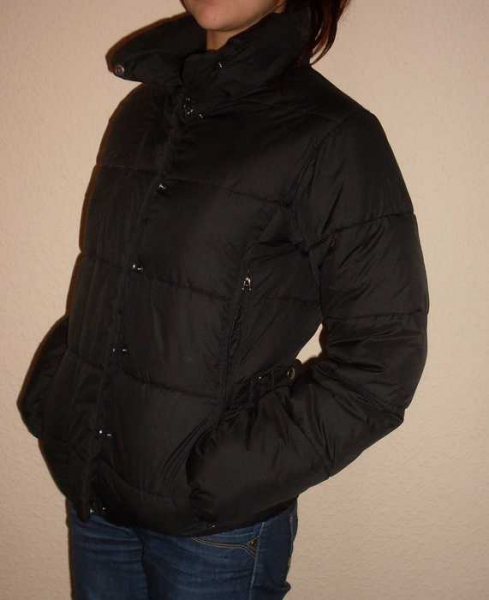 schwarze winterjacke
