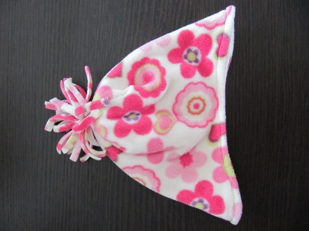 WINTER FLEECE MÜTZE MIT OHRENSCHUTZ BLUMEN