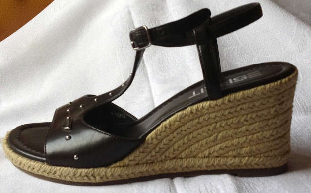 Wunderschöne und sommerliche Wedges von Esprit
