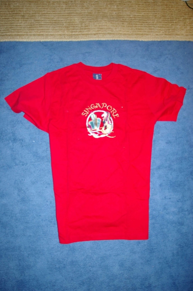 rotes T-Shirt aus Singapur, neu, Größe S