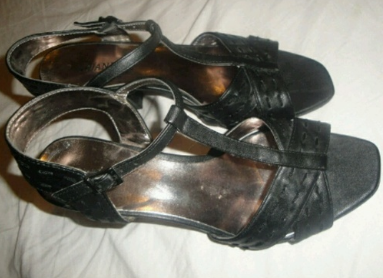 Schöne bequeme hohe Schuhe, Sandalen
