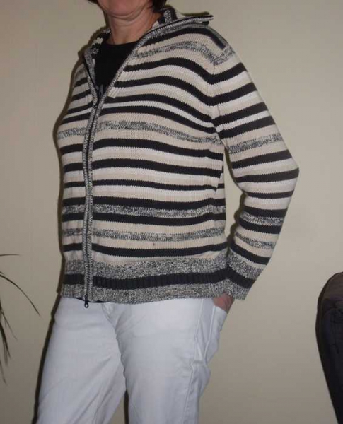 schwarz/ weiß gestreifte strickjacke