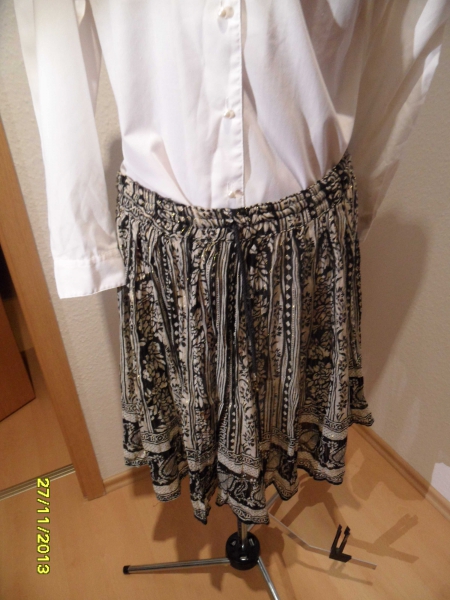süßer Faltenrock, Hippirock, Frühling mit Goldfäden Gr. L schwarze/beige/ Boho 