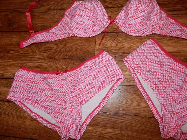 Süßes Wäscheset Leichter Push Up BH und 2 Slips Gr. 40 rot/ weiss