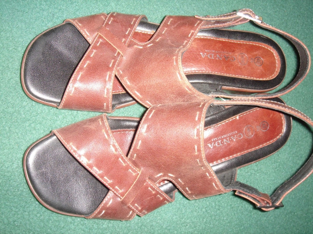 wunderschöne sandalen 1 mal getragen daher neuwertig gr.40